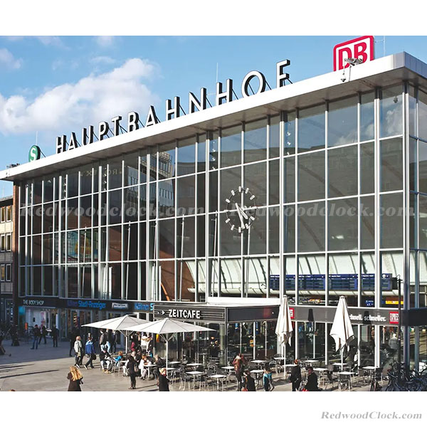 Elegant Facade Clock for Transportation Buildings with Urban Design